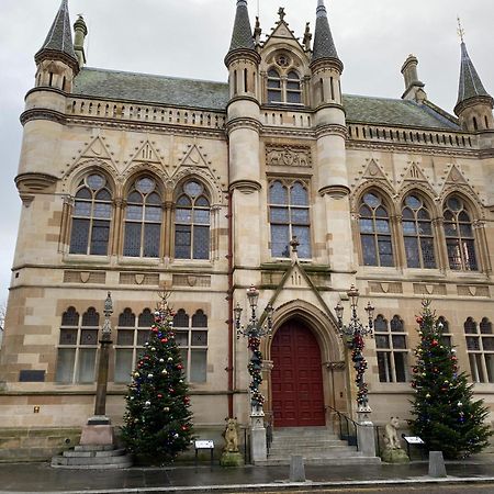 No 10 Immaculate City Centre, Top Floor 2 Bed Flat With Free Parking Inverness Eksteriør billede