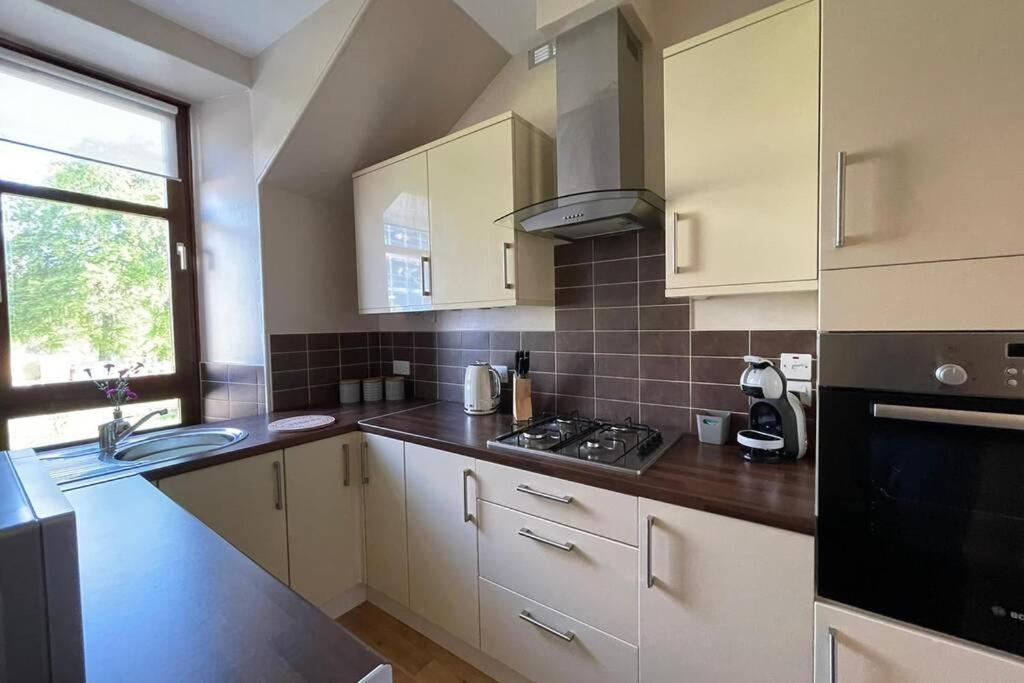 No 10 Immaculate City Centre, Top Floor 2 Bed Flat With Free Parking Inverness Eksteriør billede
