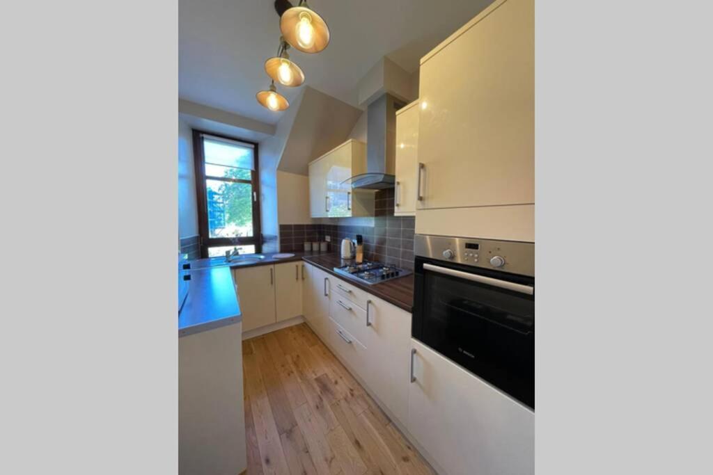 No 10 Immaculate City Centre, Top Floor 2 Bed Flat With Free Parking Inverness Eksteriør billede