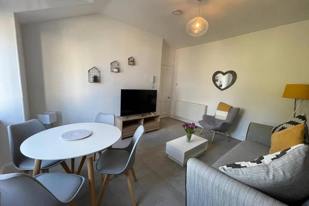 No 10 Immaculate City Centre, Top Floor 2 Bed Flat With Free Parking Inverness Eksteriør billede